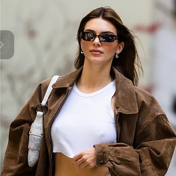 Embrace your inner supermodel with these sleek and edgy cat-eye Sunglasses🔥❣️ - Picture 8 of 8